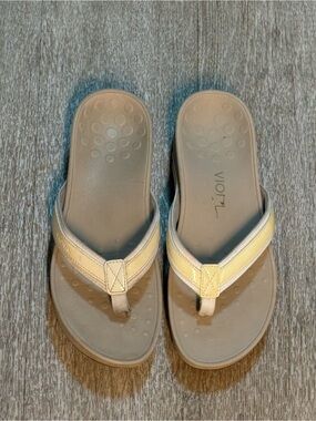 VIONIC HIGH-TIDE PLATFORM SANDALS SIZE 8
